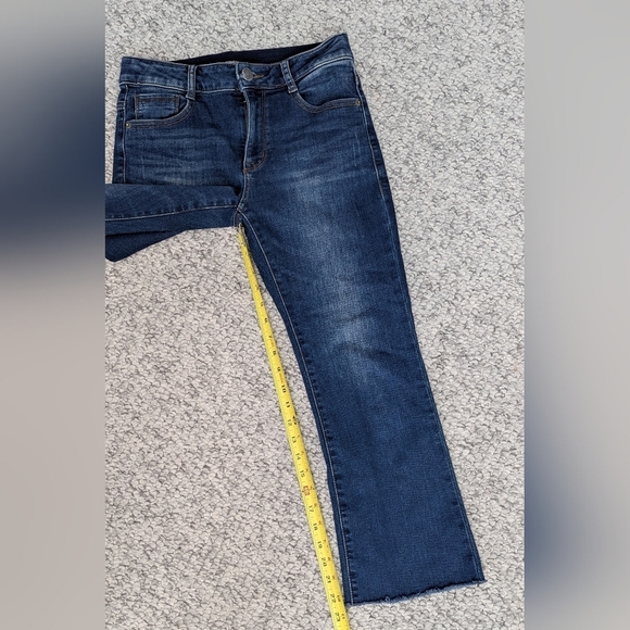 Kenneth Cole Women's (Size 27) Stretch Denim Cropped Lined Jeans - Picture 11 of 16